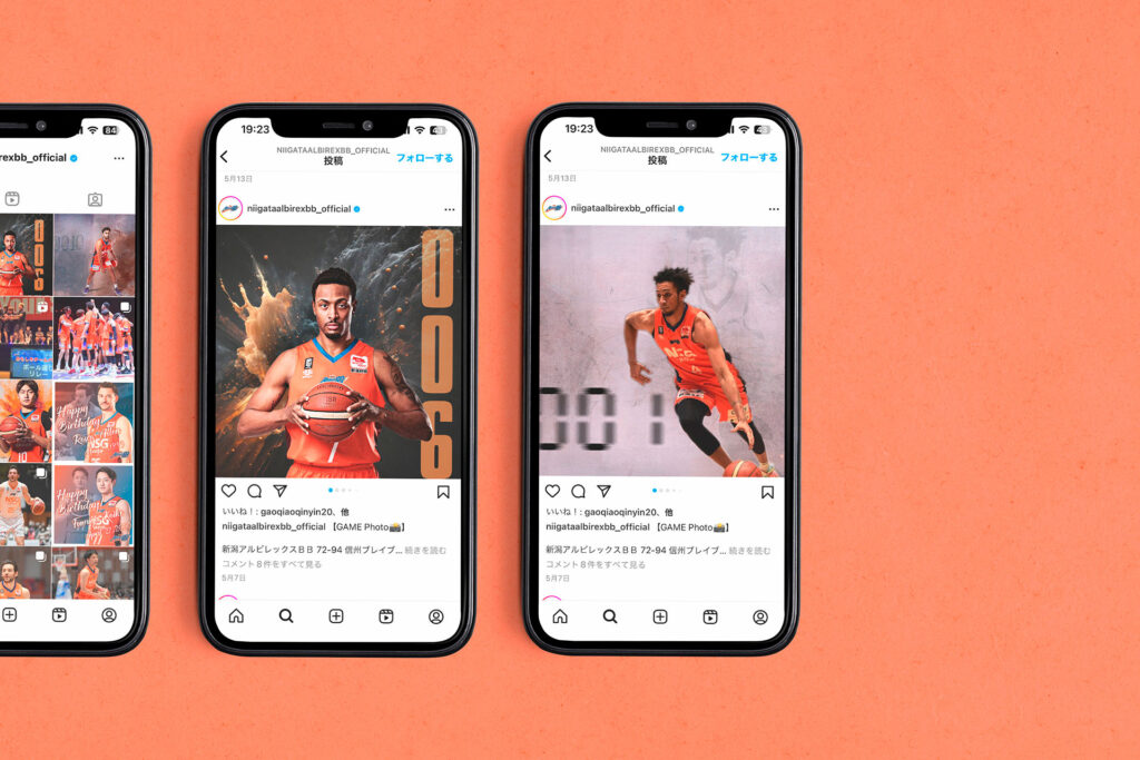 バスケットボールチームの公式Instagram投稿を表示した3台のスマートフォン。ビジュアルの統一感とブランドイメージが明快に伝わるデザイン